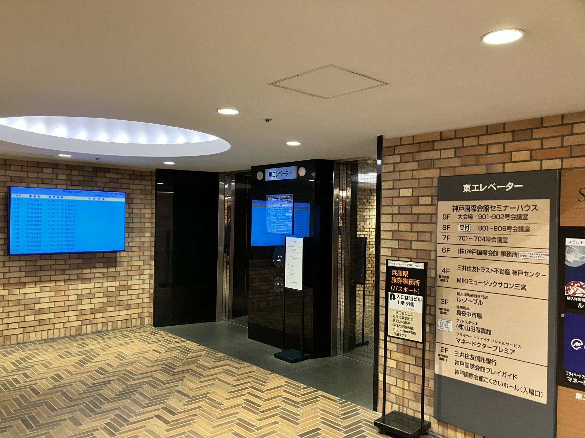 フロア内観