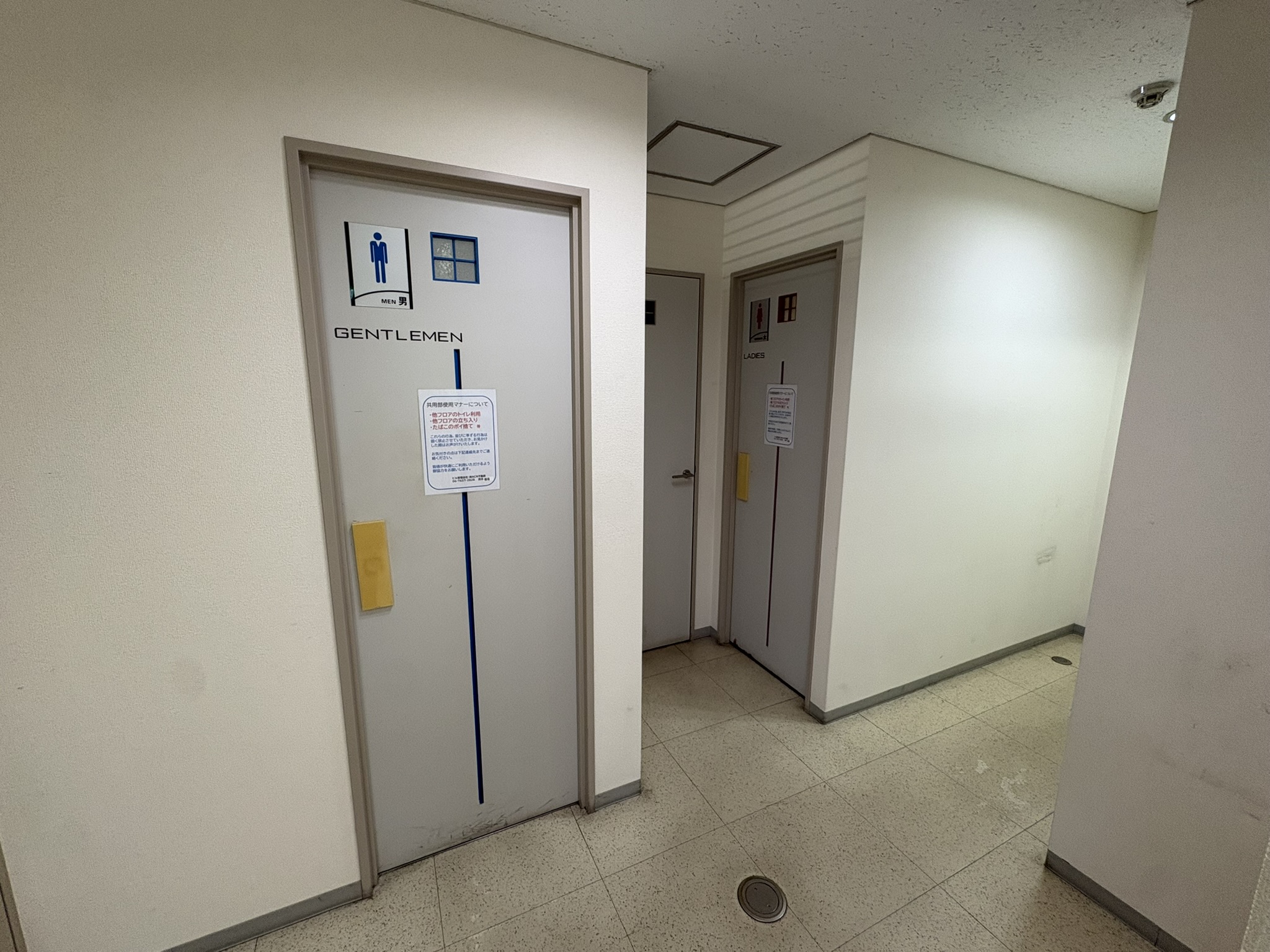 フロア内観