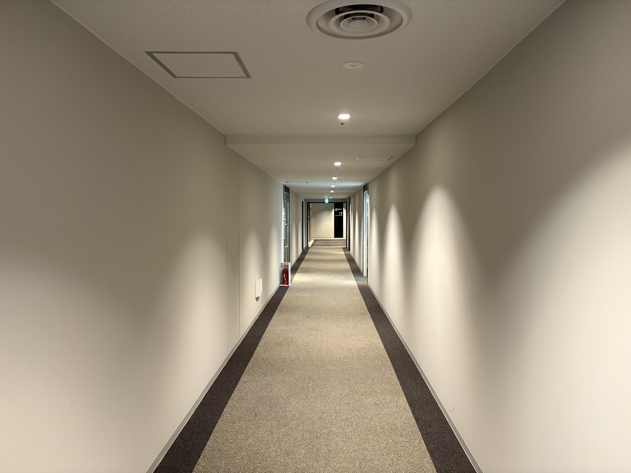フロア内観