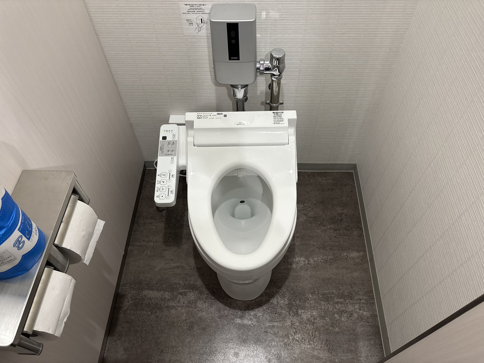 フロア内観