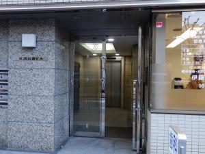 北浜山富ビルエントランス