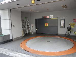 江坂グランドビル立体駐車場