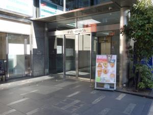 ダイトー江坂駅前ビルエントランス