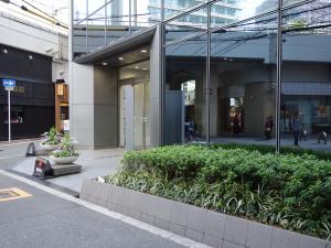 阪急ファイブアネックスビル周辺環境