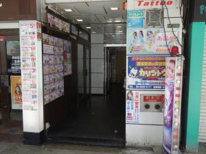 野崎ビルエントランス