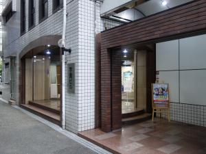 学園ビルエントランス