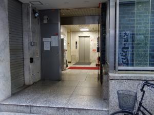 東洋ビル新館エントランス