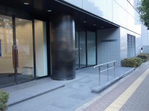 ニッセイ新大阪南口ビルエントランス