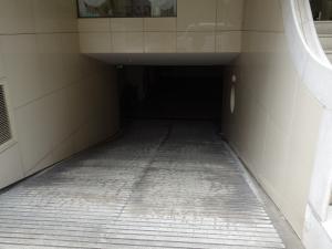 本町パートナーズビル駐車場