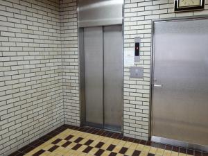 日宝本町西ビルエレベーター