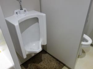 日販堂島ビル男子トイレ