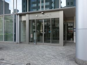 カルピス大阪ビルエントランス