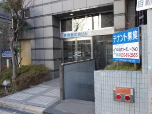辰野西天満ビルエントランス