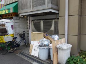 丸分靭ビルゴミ収集場