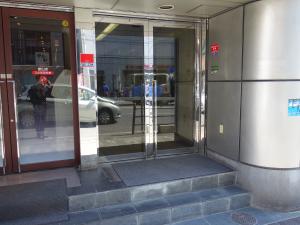 梅田若原ビルエントランス
