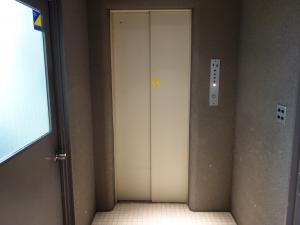 立誠社ビルエレベーター