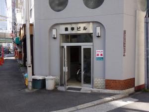 豊幸（ホウコウ）ビルエントランス