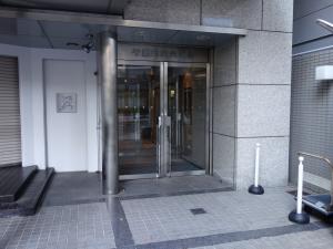 平野町山内ビルエントランス