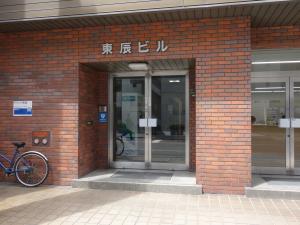 東辰ビルエントランス
