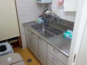 本町岩尾ビル給湯室