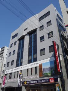 ＳＴＲＩＤＥＳ　ＥＳＡＫＡ（ストライズ江坂）ビル外観