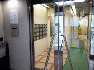 花房ビルエントランス