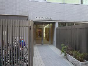 カーニープレイス西本町ビルエントランス