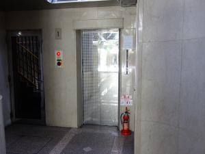 エフワンビルエレベーター