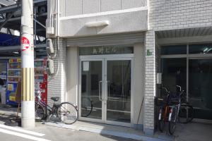 奥野ビルエントランス