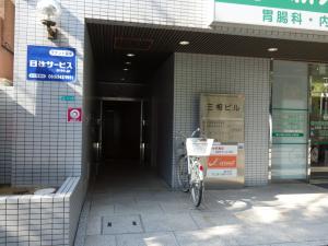 三相ビルエントランス