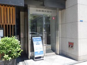 北浜清友会館ビルエントランス