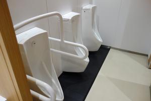 御堂筋グランドビル男子トイレ