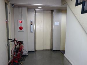 池芳ビルエレベーター