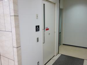 日土地堺筋ビル多目的トイレ