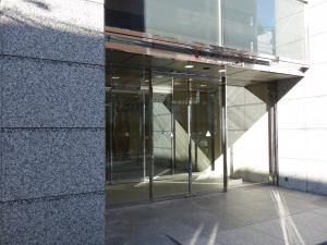 いちご南森町ビルエントランス
