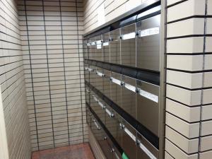 新大阪ビル東館郵便ポスト
