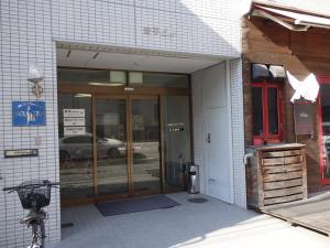 安平ビルエントランス