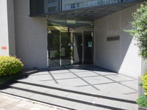 新大阪花村ビルエントランス
