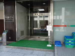 春海ビルエントランス