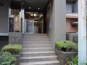 秦(ハタ)ビルエントランス
