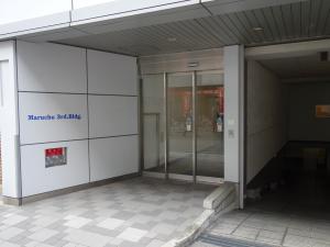 丸忠第３ビルエントランス