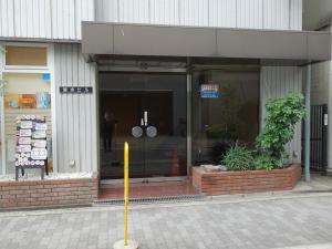 清水ビルエントランス