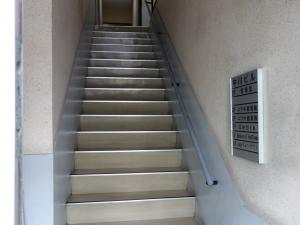 中川ビル階段