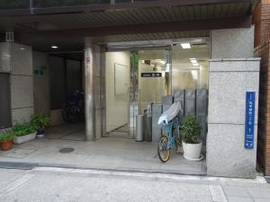山田ビルエントランス
