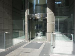 飛栄創建ビルエントランス
