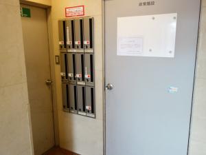 ＡＸＩＳ本町ビル別館郵便ポスト