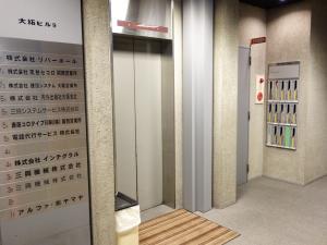 大拓9ビルエレベーター