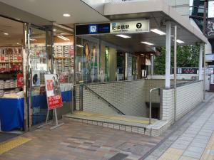 パシフィックマークス肥後橋ビル地下鉄出入口
