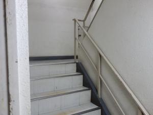 日宝大手ビル階段