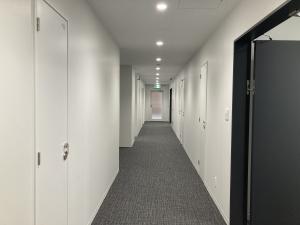 ミライト・ワン江坂ビル　基準階廊下